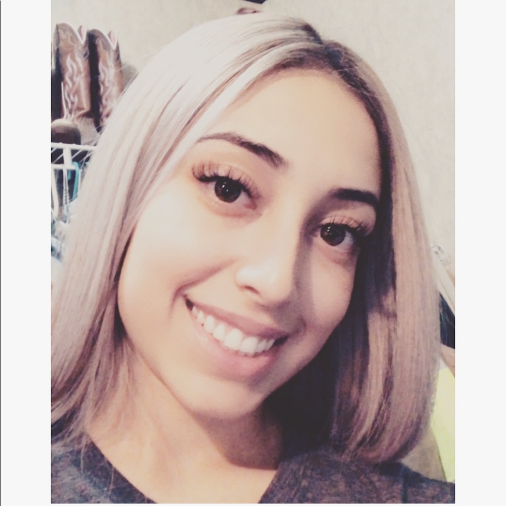 Meet your Posher, Monica